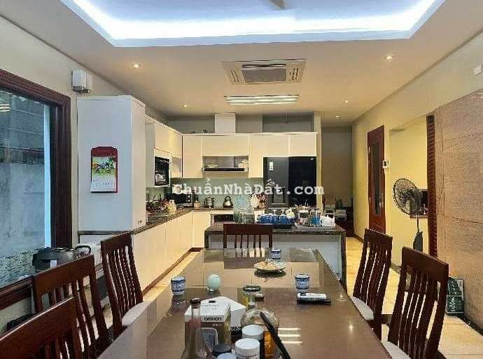 Nợ Bank bán Gấp nhà liền kề TT2 TT3 mặt đường 24m KĐT Văn Phú gần công viên 92m2 chỉ 17.9 tỷ.