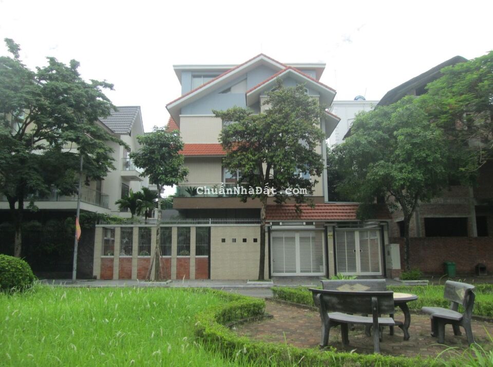 Tôi bán biệt thự mặt đường đôi KĐT Xa La view vườn hoa 230m2 chỉ 33.33 tỷ. LH 0989.62.6116