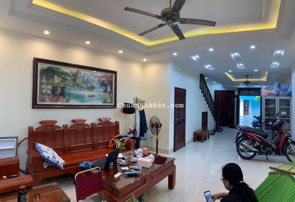 Tôi bán nhà lk Tổng cục 5 Tân Triều gần đường Nguyễn Xiển 105m2 chỉ 17.99 tỷ. LH 0989.62.6116