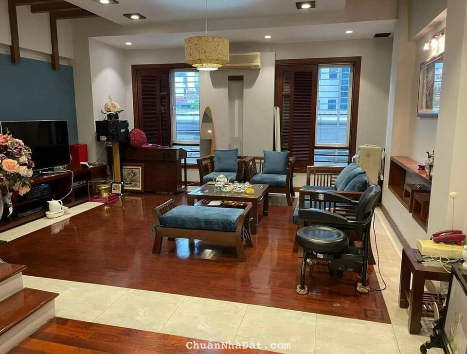 Anh Tiến bán gấp nhà liền kề 6B Làng việt kiều Châu Âu, MT 8m, 96m2 chỉ 13.68 tỷ. Lh 0989.62.6116