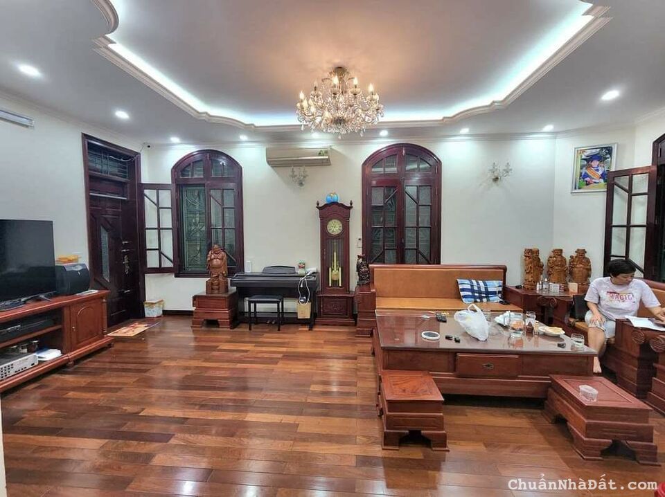 Mặt phố Hàng Gà, Hàng Điếu sầm uất gần phố Hàng Mã 161m2 chỉ 73.68 tỷ. LH 0989.62.6116