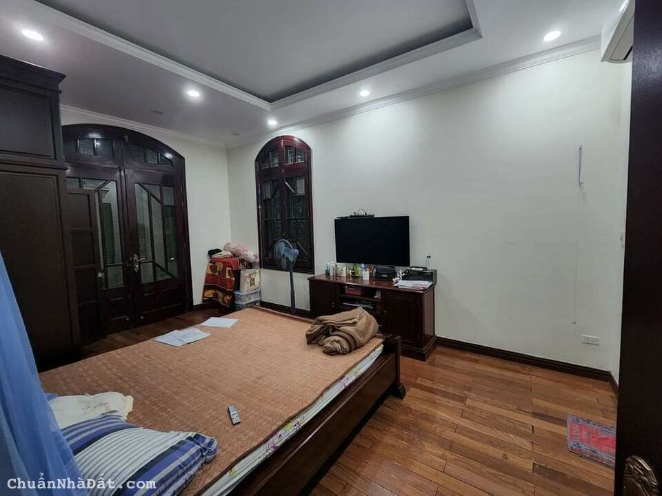 Mặt phố Hàng Gà, Hàng Điếu sầm uất gần phố Hàng Mã 161m2 chỉ 73.68 tỷ. LH 0989.62.6116