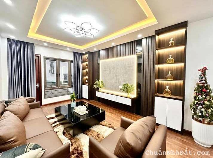 Cực hiếm. Mặt phố Nguyễn Khuyến sầm uất gần phố Lê Duẩn 33m2 chỉ 13.38 tỷ. LH 0989.62.6116