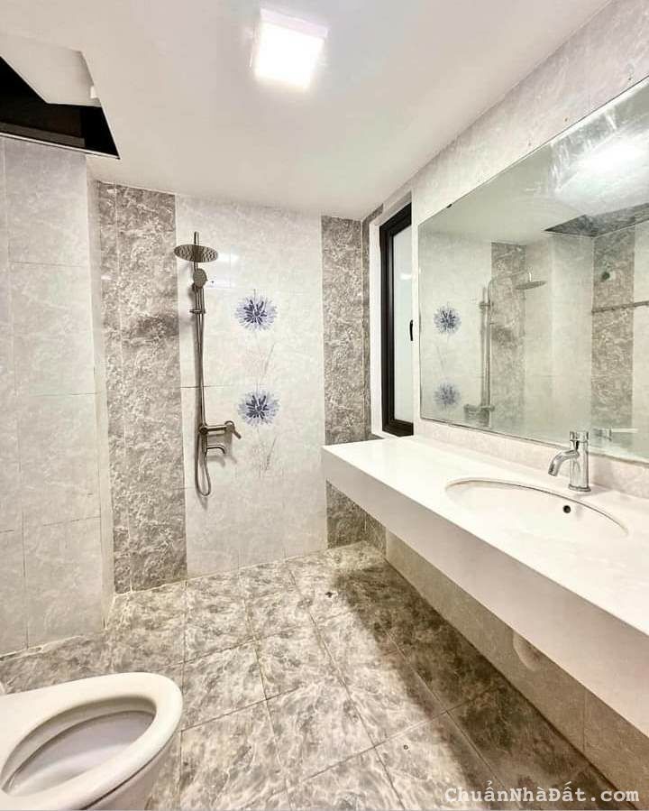 Cực hiếm. Mặt phố Nguyễn Khuyến sầm uất gần phố Lê Duẩn 33m2 chỉ 13.38 tỷ. LH 0989.62.6116