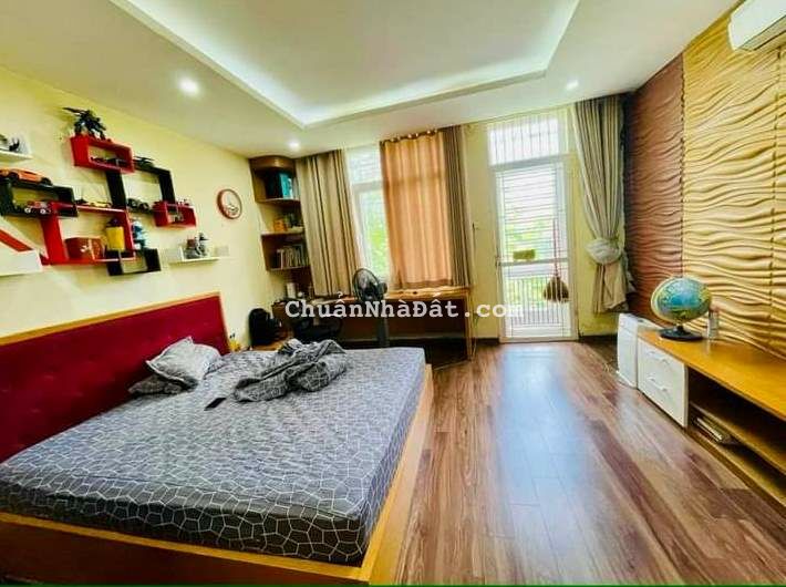 Thua bóng bán gấp nhà mặt phố Ngô Quyền gần KĐT Văn Khê 50m2 chỉ 4.38 tỷ. LH 0989.62.6116