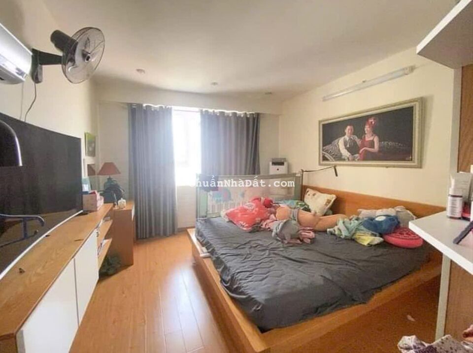 Chạy lụt giá tụt quần! 31m2 mặt phố Trần Phú sầm uất chỉ 3.89 tỷ. LH 0989.62.6116