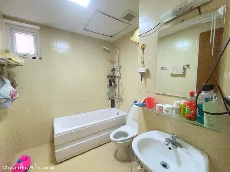 Chạy lụt giá tụt quần! 31m2 mặt phố Trần Phú sầm uất chỉ 3.89 tỷ. LH 0989.62.6116