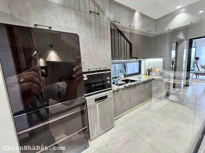 Tôi bán nhà mặt phố Tô Hiệu sầm uất gần chợ Hà Đông 55m2 chỉ 16.38 tỷ. LH 0989.62.6116