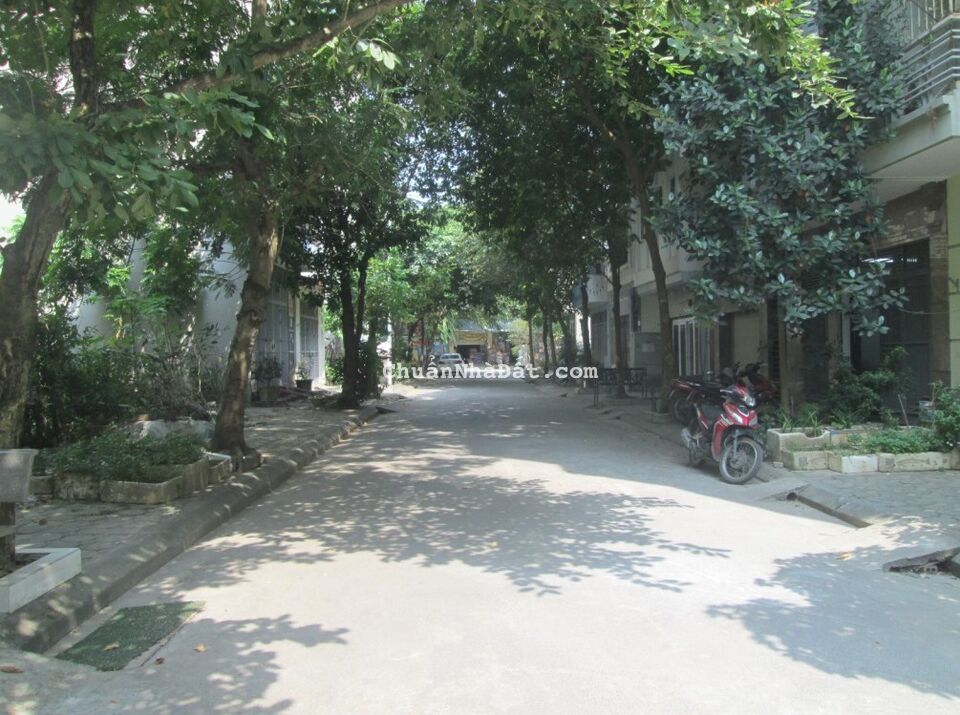 CỰC Hiếm! LÔ Góc đất DV Dọc Bún, Cây Quýt gần khu Vạn Phúc 40m2 chỉ 7.99 tỷ. LH 0989.62.6116