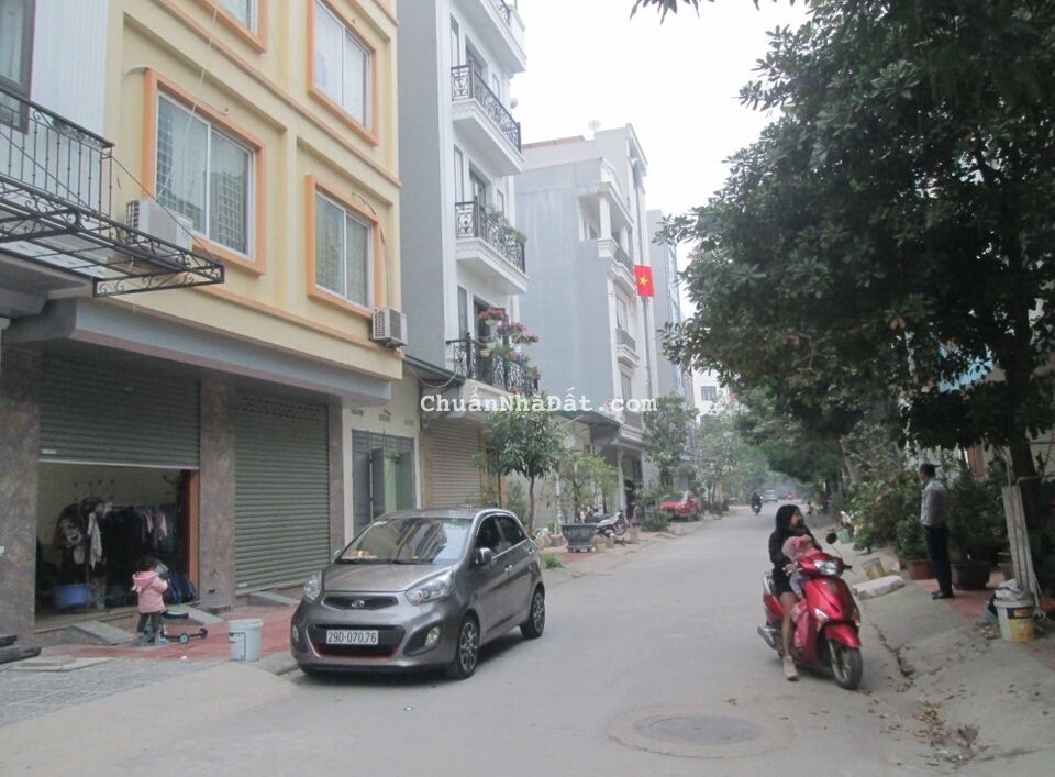 CỰC Hiếm! LÔ Góc đất DV Dọc Bún, Cây Quýt gần khu Vạn Phúc 40m2 chỉ 7.99 tỷ. LH 0989.62.6116