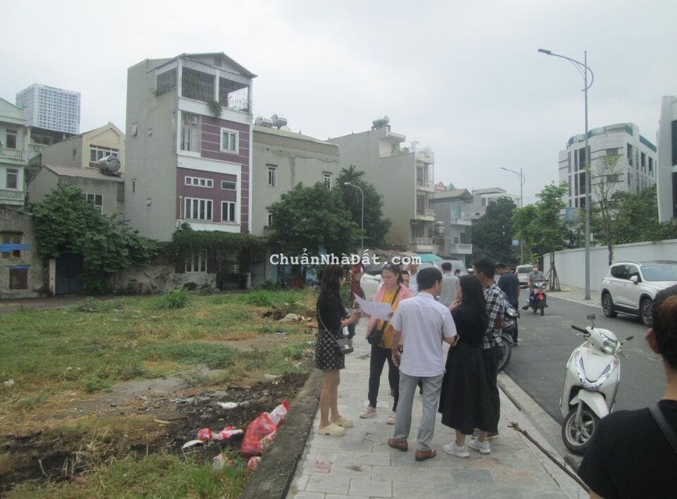 Tôi bán đất LK2 khu đấu giá Đồng Sen Vạn Phúc cạnh Galaxy Vạn Phúc 50m2 chỉ 7.89 tỷ. LH 0989626116