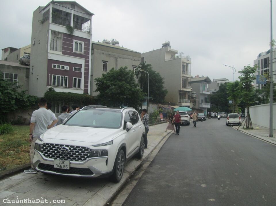 Tôi bán đất LK2 khu đấu giá Đồng Sen Vạn Phúc cạnh Galaxy Vạn Phúc 50m2 chỉ 7.89 tỷ. LH 0989626116