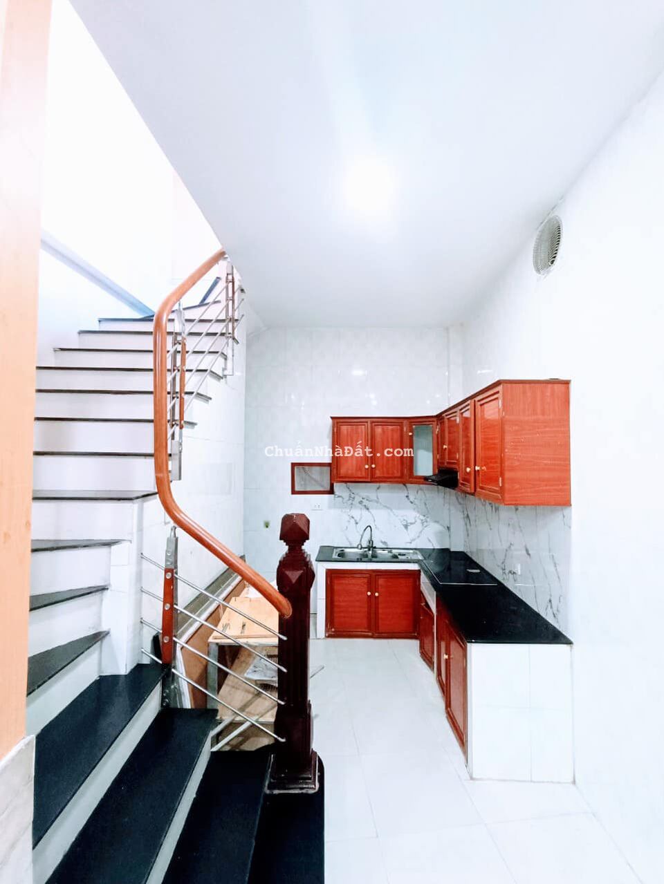 Bán nhà phố Hưng Phúc 31m2, 4 tầng, mt 4m, giá 2.5 tỷ, SĐCC, gần PHỐ, Ô TÔ, TẶNG NỘI THẤT.