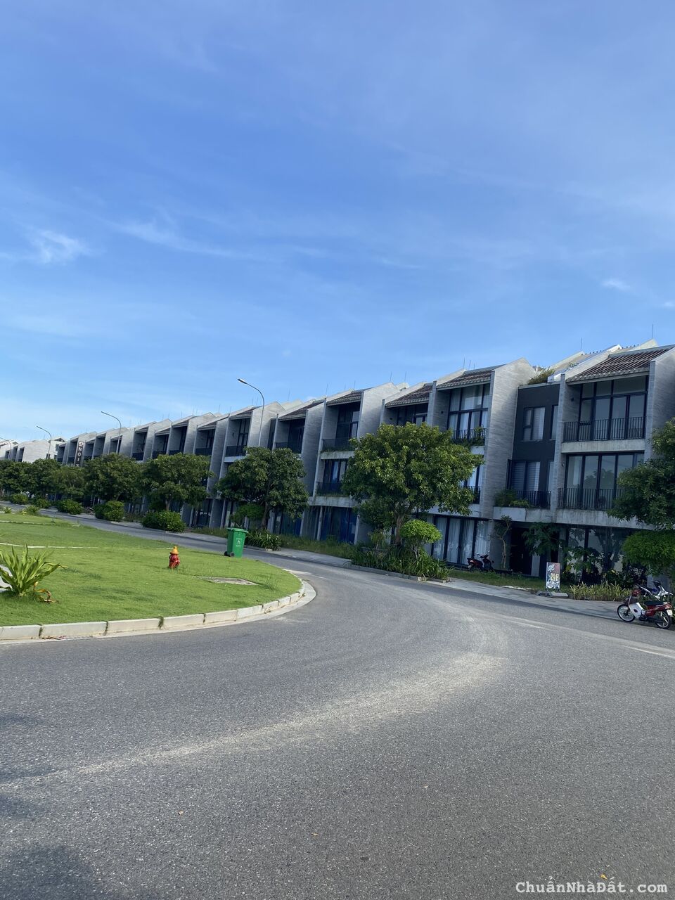 Bán nhà 2 mặt tiền 3 tầng ngay trung tâm TP Hội An giá rẻ đầu tư , kinh doanh. Bán nhà 2 mặt tiền 3 tầng ngay trung tâm TP Hội An giá rẻ đầu tư , kinh doanh.