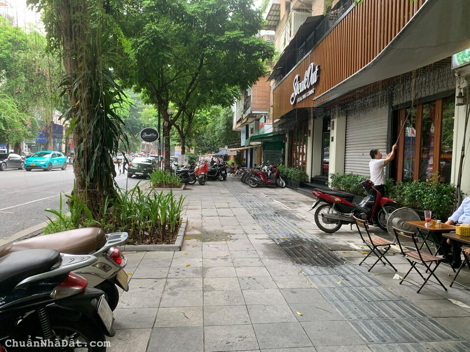 Bán nhà MP Trần Hưng Đạo Hoàn Kiếm 110m T1+2 vừa ở kinh doanh chỉ 14 tỷ lô góc vỉa hè thênh thang