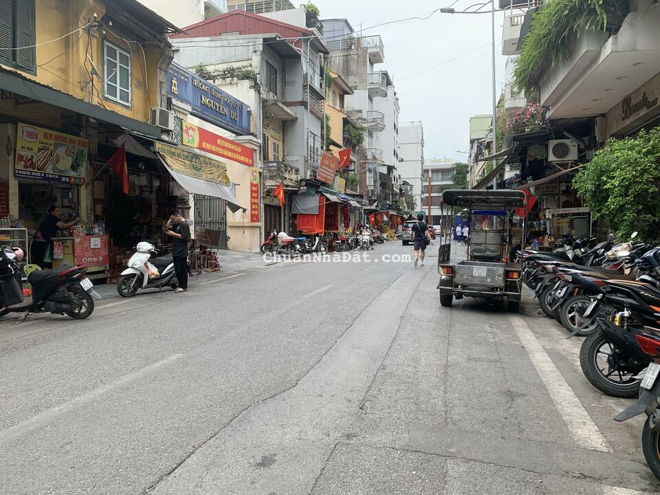 Giá nào cũng bán! MP Hàng Quạt, Hoàn Kiếm 72m chỉ 29 tỷ kinh doanh sầm uất 2 chiều ô tô vỉa hè Giá nào cũng bán! MP Hàng Quạt, Hoàn Kiếm 72m chỉ 29 tỷ kinh doanh sầm uất 2 chiều ô tô vỉa hè