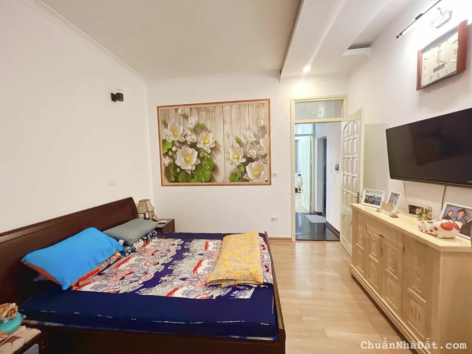 Hàng đẹp đón tết chỉ 6 tỷ có ngay căn nhà Phố Kim Mã dt 50m2, ngõ rộng thoáng.