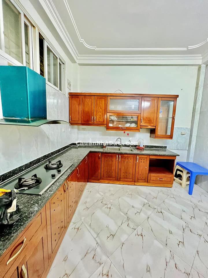  Chính chủ cần bán gấp căn nhà mặt ngõ Nguyễn Khánh Toàn, DT 35m2x5T, giá chỉ nhỉnh 5 tỷ.