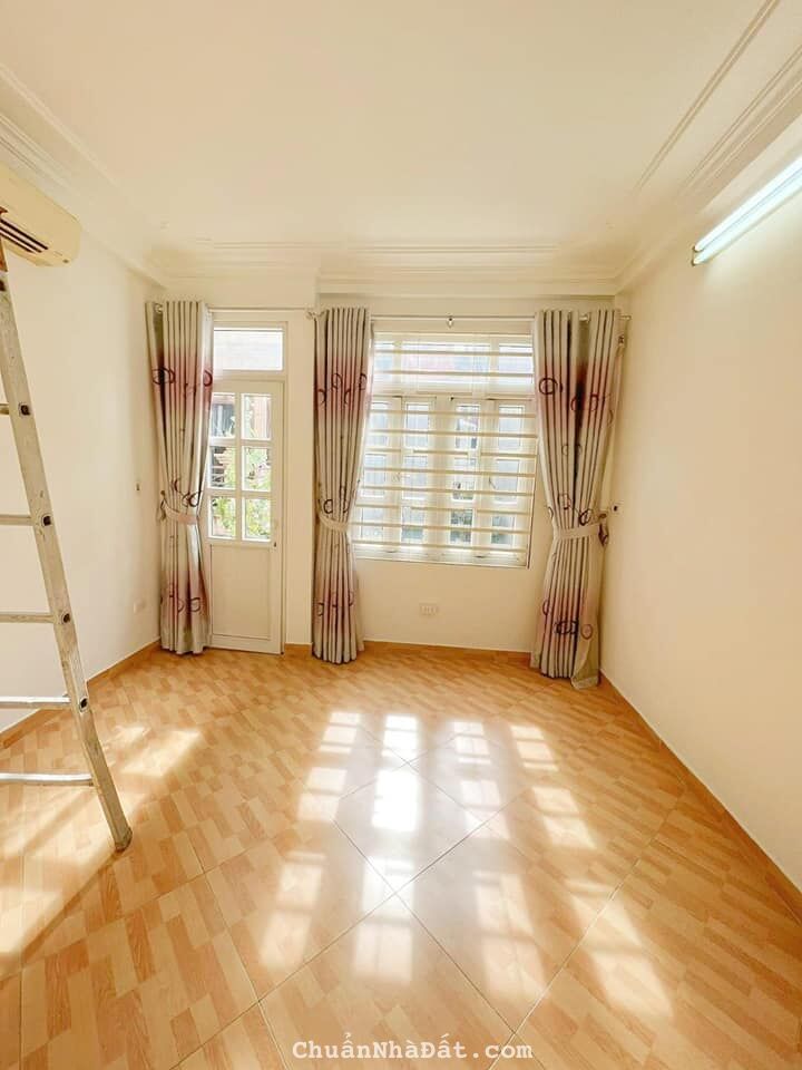  Chính chủ cần bán gấp căn nhà mặt ngõ Nguyễn Khánh Toàn, DT 35m2x5T, giá chỉ nhỉnh 5 tỷ.