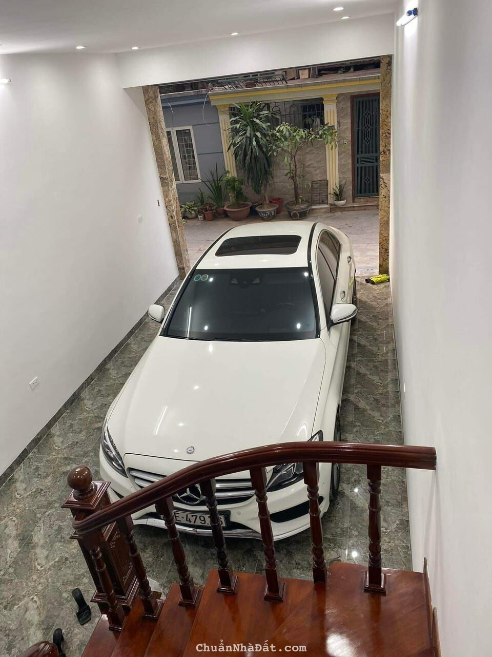 Bán nhà mới ô tô vào nhà 4 tầng 53m2 phố Vũ Thạnh giá 11 tỷ. LH 0912442669