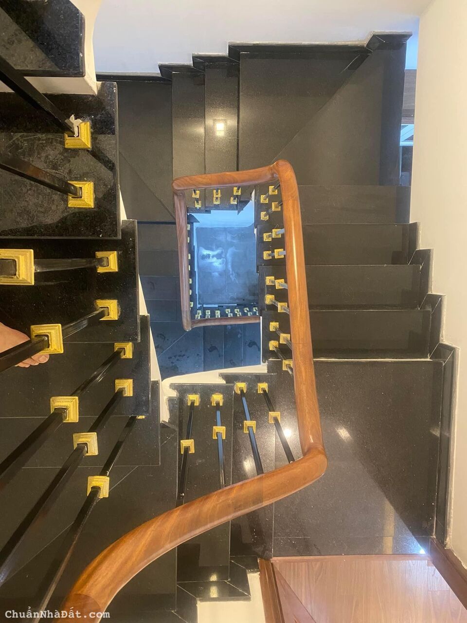 Bán nhà PL mới đẹp ở luôn ngõ 310 Nghi Tàm 33m2 5 tầng giá 4,8 tỷ. LH 0912442669