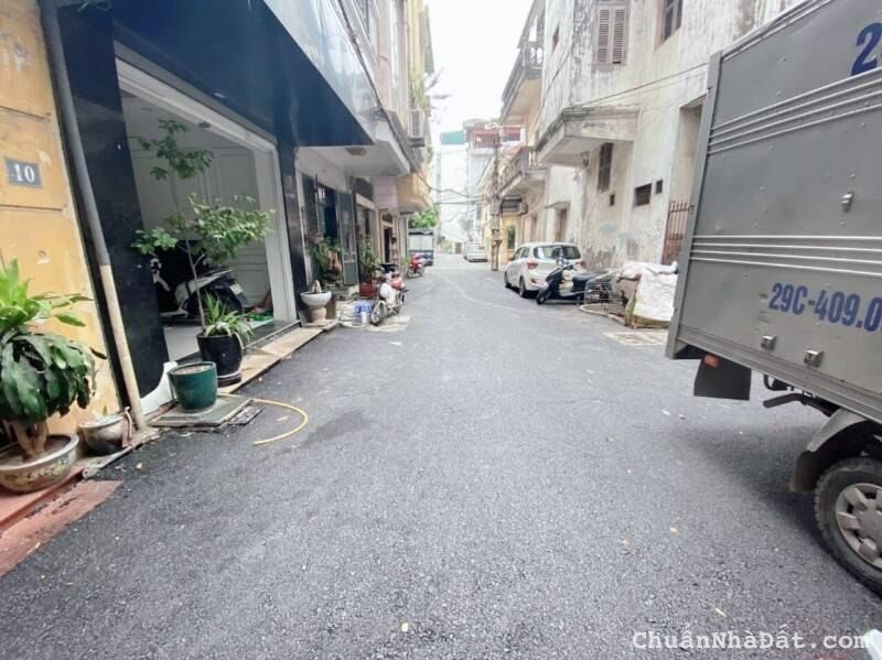 Cho thuê nhà riêng Phố Khương Trung, DT 40m2 x 2.5T, MT 4m, ô tô đỗ cửa. Giá 10tr/ tháng Cho thuê nhà riêng Phố Khương Trung, DT 40m2 x 2.5T, MT 4m, ô tô đỗ cửa. Giá 10tr/ tháng