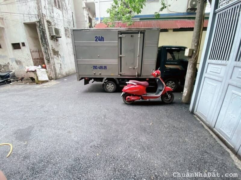 Cho thuê nhà riêng Phố Khương Trung, DT 40m2 x 2.5T, MT 4m, ô tô đỗ cửa. Giá 10tr/ tháng Cho thuê nhà riêng Phố Khương Trung, DT 40m2 x 2.5T, MT 4m, ô tô đỗ cửa. Giá 10tr/ tháng