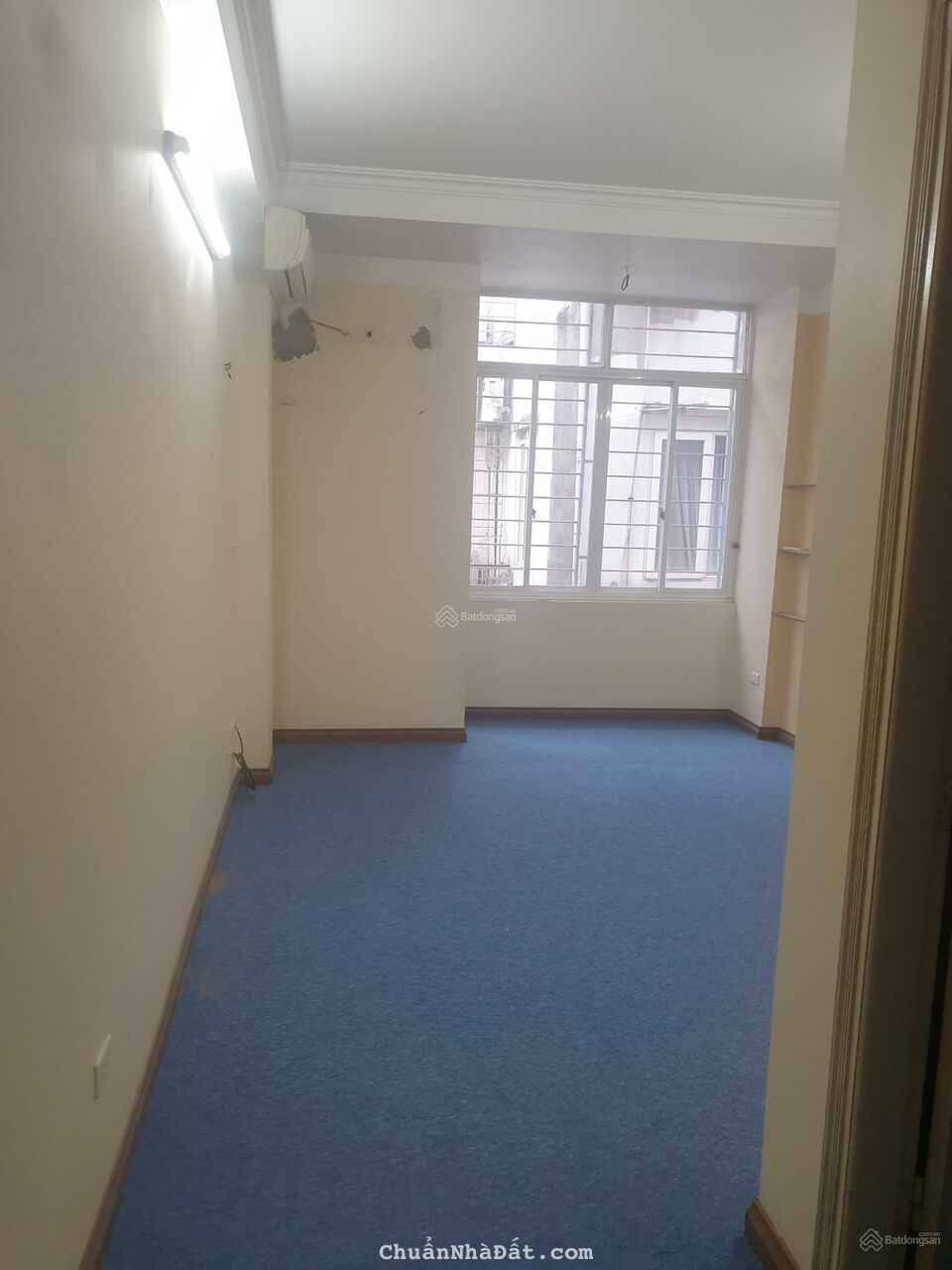 Cho thuê nhà nguyên căn Phố Đào Tấn, DT 65m2 x 5T, Đường rộng ô tô đỗ cửa. Giá 35tr/tháng