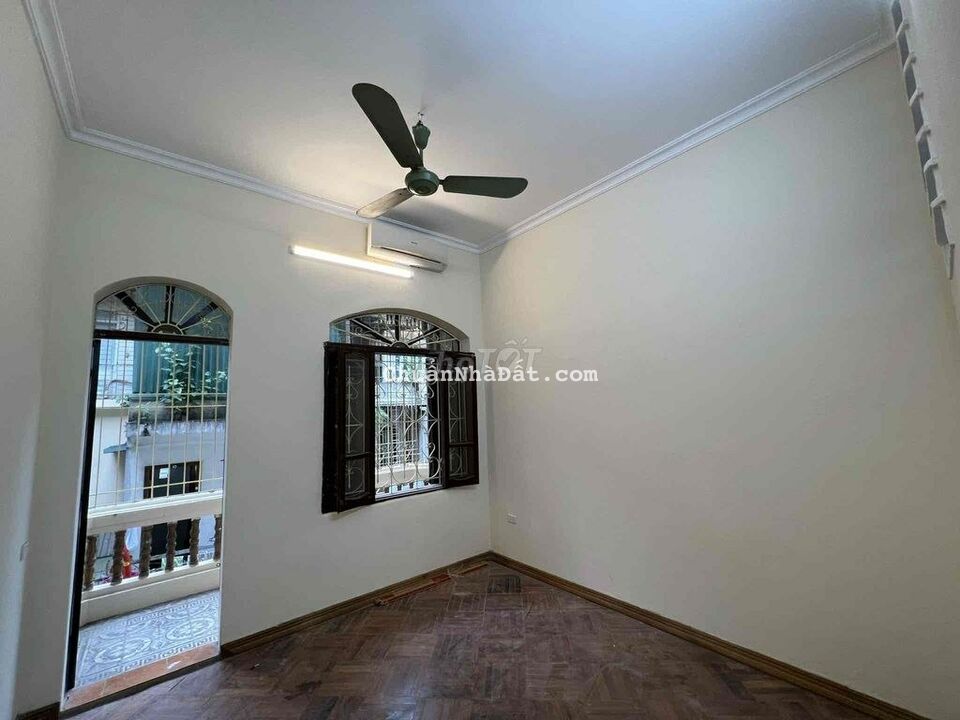 Cho thuê nhà Phố Phương Mai, DT 45m2 x 4T, MT 4m, nội thất cơ bản, ô tô đỗ cửa. Giá 18tr/ tháng Cho thuê nhà Phố Phương Mai, DT 45m2 x 4T, MT 4m, nội thất cơ bản, ô tô đỗ cửa. Giá 18tr/ tháng