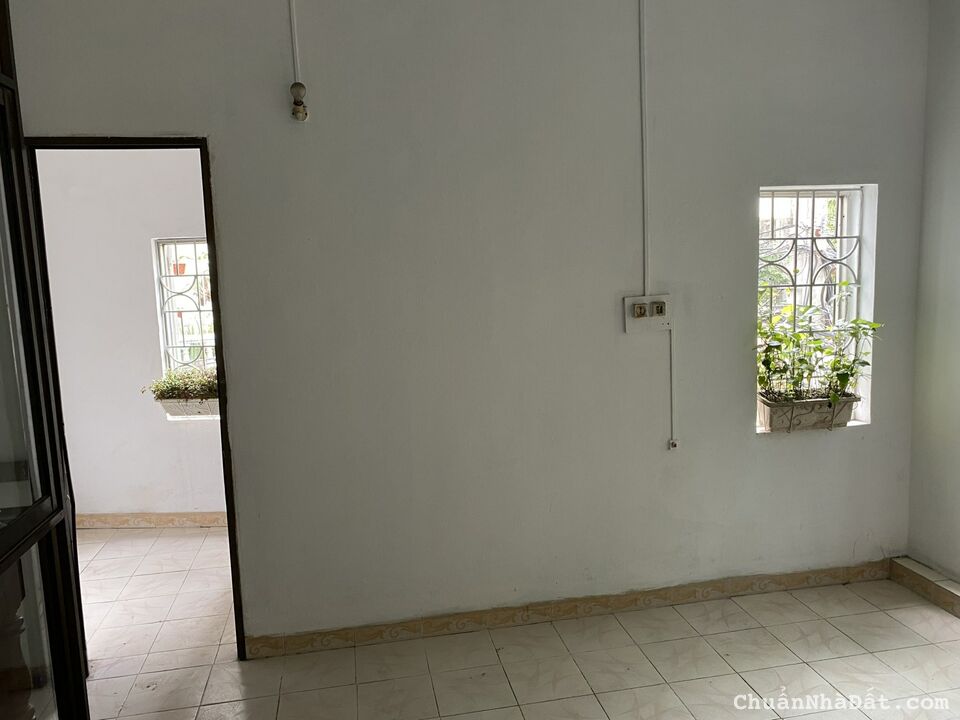 Cho thuê nhà riêng Đường Hoàng Văn Thái, DT 30m²x 4T, MT 4m, ô tô đỗ cửa. Giá 9tr/ tháng.