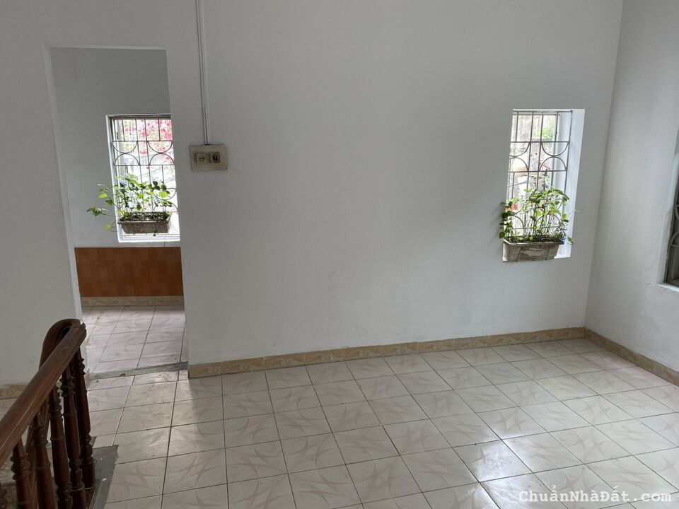 Cho thuê nhà riêng Đường Hoàng Văn Thái, DT 30m²x 4T, MT 4m, ô tô đỗ cửa. Giá 9tr/ tháng.