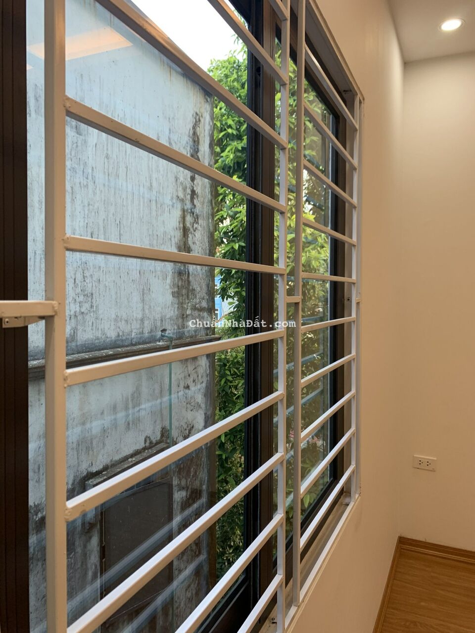 Cho thuê nhà Đường Tứ Liên, DT 43m2 x 5T, nội thất cơ bản, ô tô đỗ gần. Giá 16 tr/tháng Cho thuê nhà Đường Tứ Liên, DT 43m2 x 5T, nội thất cơ bản, ô tô đỗ gần. Giá 16 tr/tháng