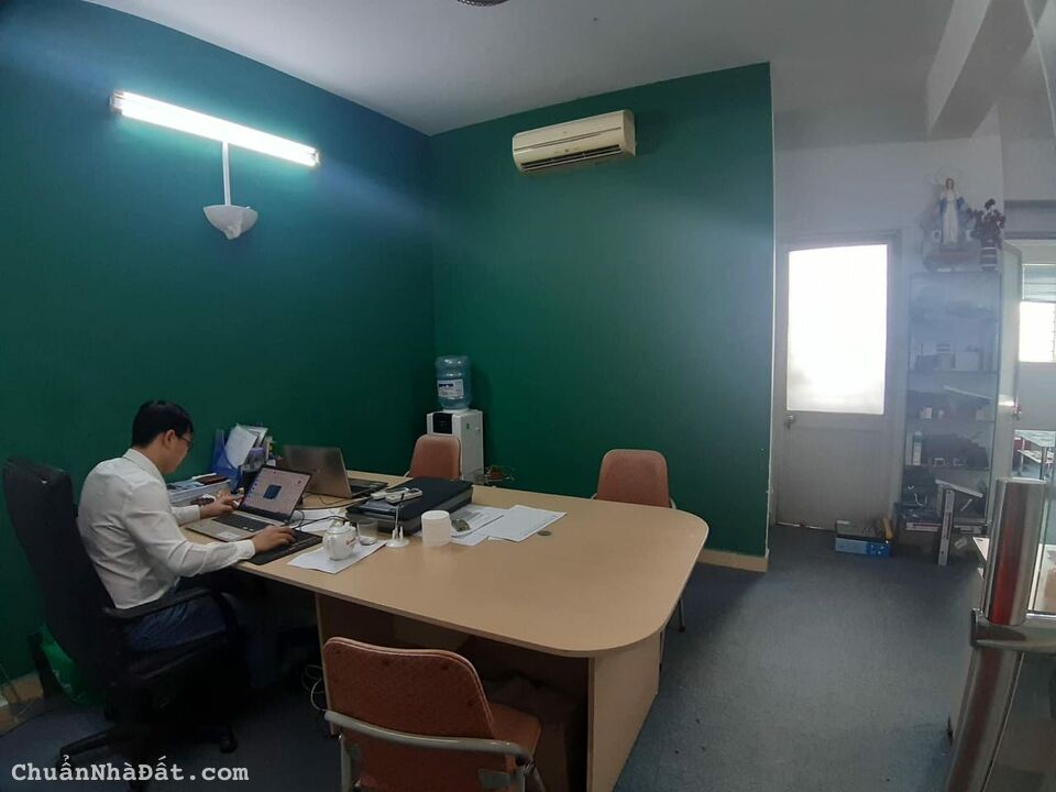 Cần bán gấp căn 2 ngủ 65m2 KĐT Nam Trung Yên đẹp lung linh ở ngay  đón Tết 