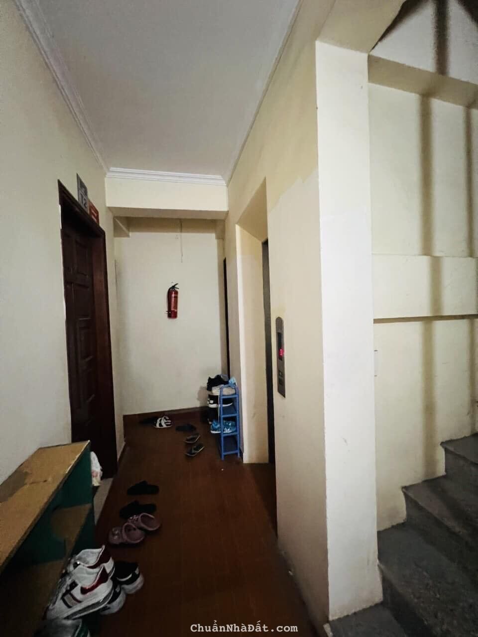 Cần bán nhà phố Dương Quảng hàm 107m2, 7t, mt rộng, lô góc, ngõ thông ô tô tránh, dòng tiền 1.2 tỷ