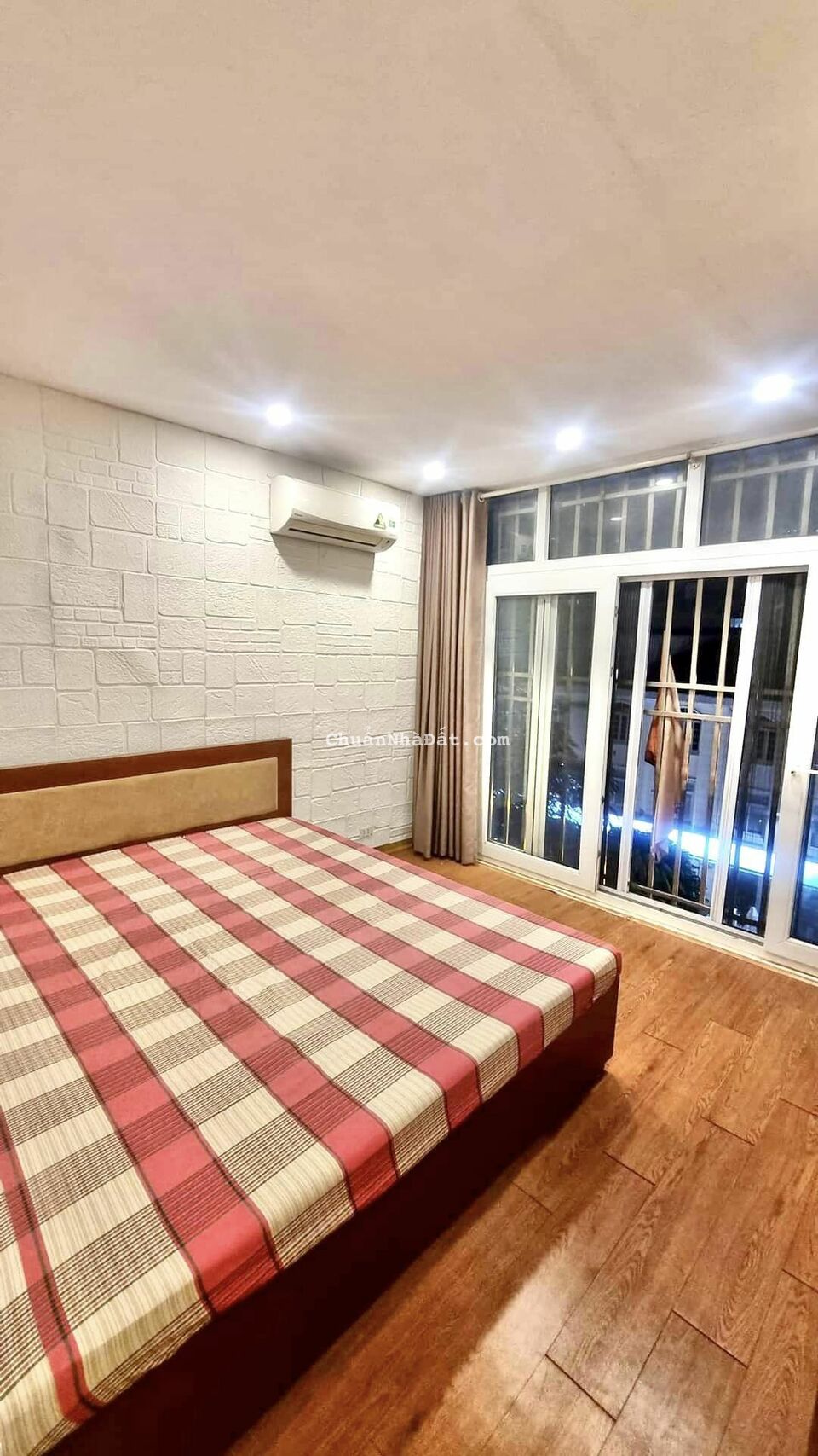 Bán Tập Thể Tầng 4 Phố Thái Thịnh DTSD 100m2 - 2 P Ngủ, Khách, Bếp, WC đầy đủ công năng 2,25 Tỷ Bán Tập Thể Tầng 4 Phố Thái Thịnh DTSD 100m2 - 2 P Ngủ, Khách, Bếp, WC đầy đủ công năng 2,25 Tỷ