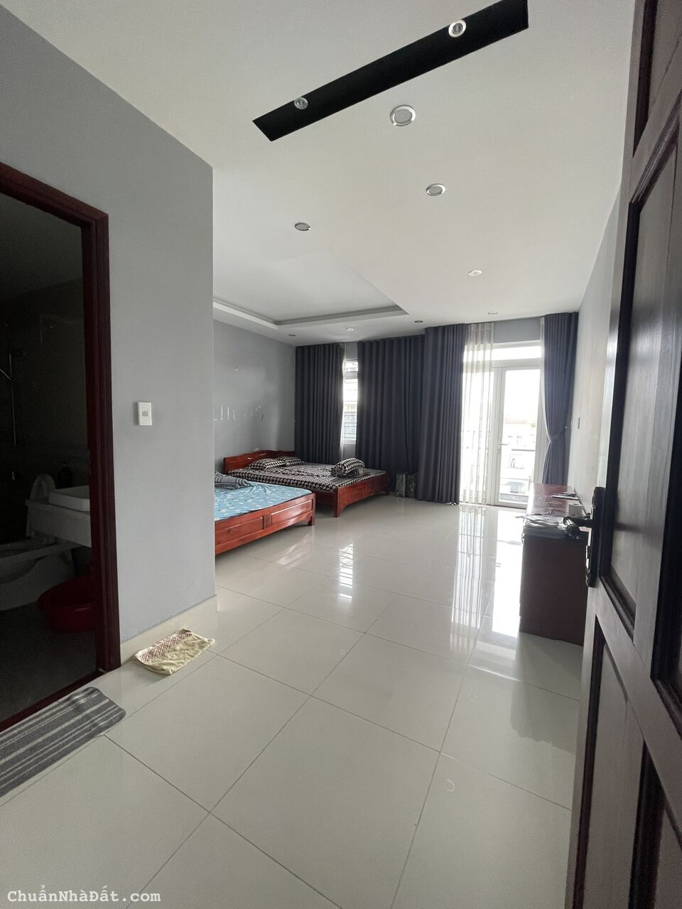 Mặt Tiền Vũ Huy Tấn 7x18m, 1trệt, 3lầu, 6pn, 7wc. KD Đa Ngành. 