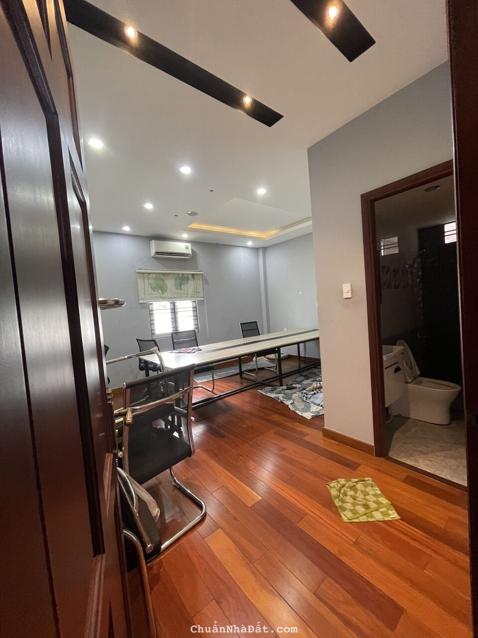 Mặt Tiền Vũ Huy Tấn 7x18m, 1trệt, 3lầu, 6pn, 7wc. KD Đa Ngành. 