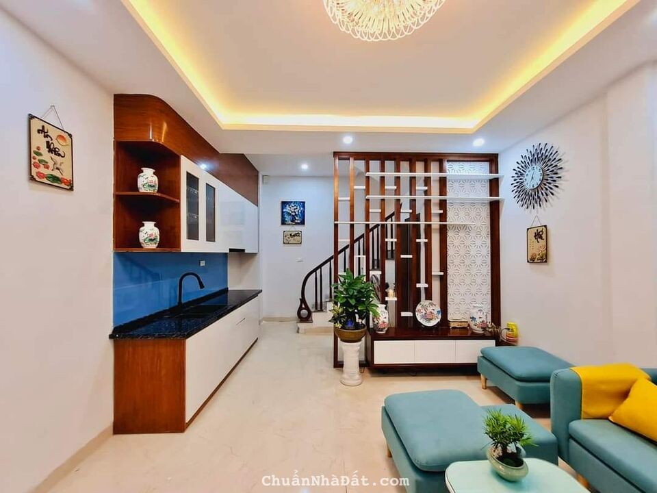 Bán nhà đẹp trung tâm quận Cầu Giấy giá tốt chỉ 4,25 tỷ