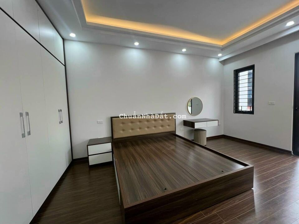 Hiếm Có, Bán Nhà Ngõ 90 Phố Hồng Tiến, Bồ Đề, 50m2, 6 Tầng, Gara, Thang Máy, Full Đồ