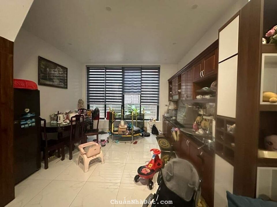 Bán Nhà Dân Xây Ngõ 12 Bồ Đề, Long Biên, 55m2, MT4.7m, 4 Tầng, Ô Tô, Full Đồ 