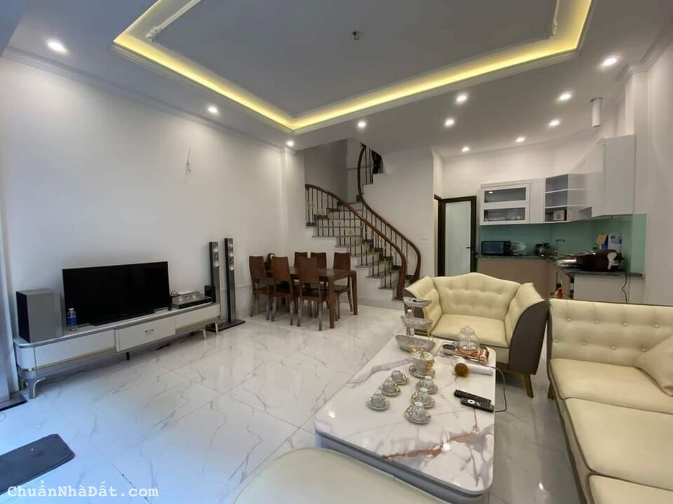 Bán Gấp Nhà Ngõ 272 Phố Ngọc Thụy, Long Biên, 45m2, 5 Tầng, MT4.8m, Ô Tô, Full đồ