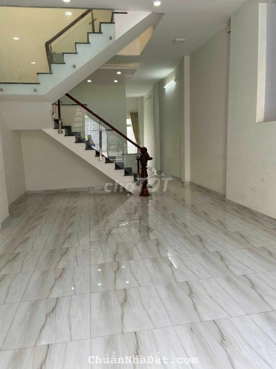 CHo thuê nguyên căn MT KDC Hồng Long trêt 1 lầu giá 11tr