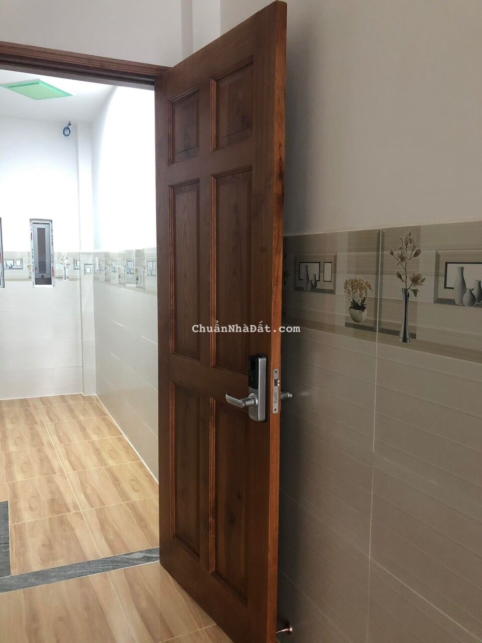 CẦN CHO THUÊ NHÀ NGUYÊN CĂN NGAY TẠI NGÃ 4 PHẠM VĂN ĐỒNG NGUYỄN XÍ .