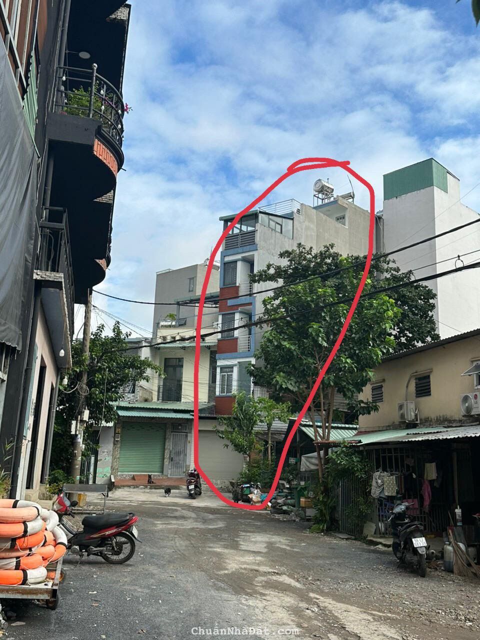 CẦN CHO THUÊ NHÀ NGUYÊN CĂN NGAY TẠI NGÃ 4 PHẠM VĂN ĐỒNG NGUYỄN XÍ .