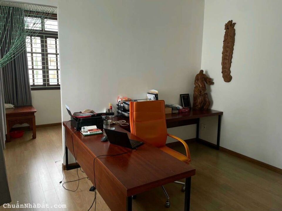 Cho thuê biệt thự bên sông đường số 25 Pham Văn Đồng Hiệp Bình Chánh 