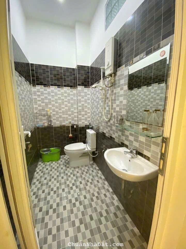 NHÀ RẺ+ ĐẸP NGAY KFC HIỆP BÌNH, 4MX13M, 1 TRỆT 1 LẦU 2PN, FULL NỘI THẤT.