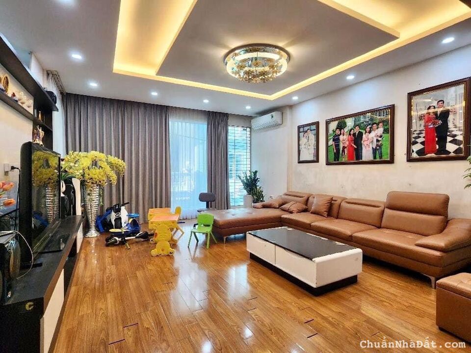 BÁN NHÀ PHÂN LÔ QUẬN CẦU GIẤY, SÁT PHỐ, VỈA HÈ, Ô TÔ TRÁNH, KINH DOANH ĐỈNH CHỈ 21 TỶ.