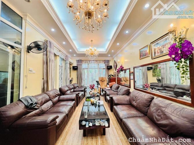 BÁN NHÀ PHÂN LÔ, KINH DOANH ĐỈNH, SÁT PHỐ, 2 THOÁNG, VỈA HÈ, Ô TÔ TRÁNH QUẬN CẦU GIẤY. BÁN NHÀ PHÂN LÔ, KINH DOANH ĐỈNH, SÁT PHỐ, 2 THOÁNG, VỈA HÈ, Ô TÔ TRÁNH QUẬN CẦU GIẤY.