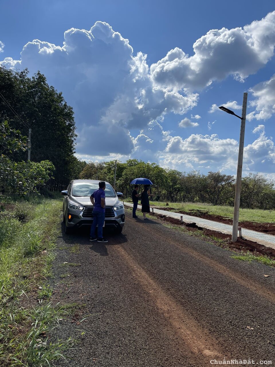 500tr 1 lô có thổ cư 100m2. Diện tích tổng 250m2. SHR chính chủ. Đường ô tô vào tận nơi