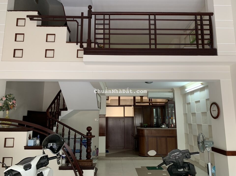 cần bán nhanh căn nhà phố Mỹ Toàn 2, đường Nội Khu, Phú Mỹ Hưng, Q.7